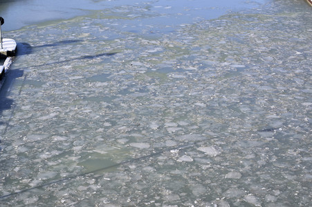 Eingestellter Schiffsverkehr an der Hindenburgschleuse in Hannover