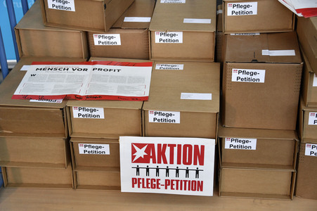 Übergabe Unterschriftenlisten an den Petitionsausschuss des Deutschen Bundestags in Berlin