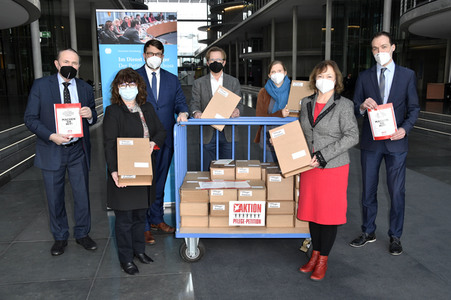 Übergabe Unterschriftenlisten an den Petitionsausschuss des Deutschen Bundestags in Berlin
