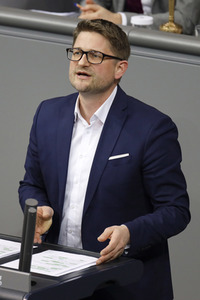 208. Sitzung des Deutschen Bundestages in Berlin