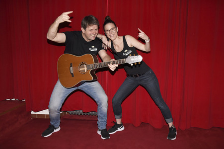 Andi Starek und Andrea Merkert beim 'Schlawindl Move' in Haar