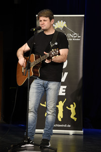 Andi Starek und Andrea Merkert beim 'Schlawindl Move' in Haar