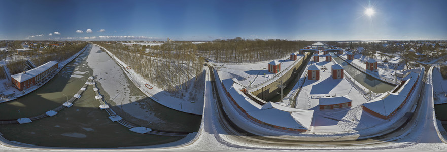 Eingestellter Schiffsverkehr auf dem Mittellandkanal in Hannover