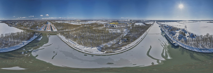 Eingestellter Schiffsverkehr auf dem Mittellandkanal in Hannover