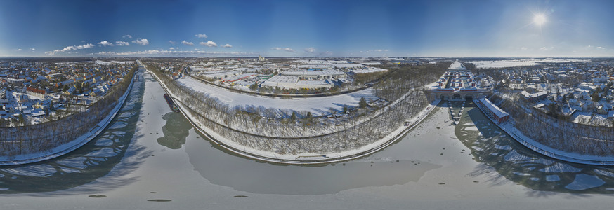 Eingestellter Schiffsverkehr auf dem Mittellandkanal in Hannover