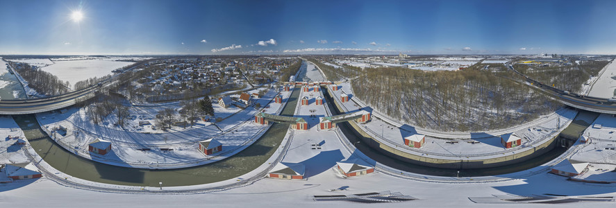 Eingestellter Schiffsverkehr auf dem Mittellandkanal in Hannover