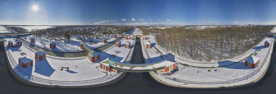 Eingestellter Schiffsverkehr auf dem Mittellandkanal in Hannover