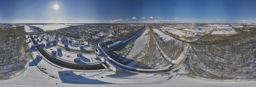 Eingestellter Schiffsverkehr auf dem Mittellandkanal in Hannover
