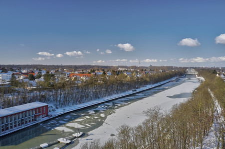 Eingestellter Schiffsverkehr auf dem Mittellandkanal in Hannover