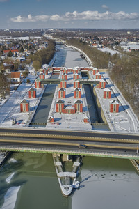 Eingestellter Schiffsverkehr auf dem Mittellandkanal in Hannover