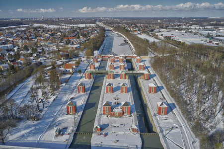 Eingestellter Schiffsverkehr auf dem Mittellandkanal in Hannover