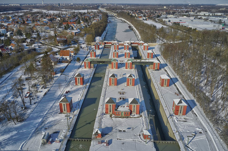 Eingestellter Schiffsverkehr auf dem Mittellandkanal in Hannover