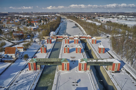 Eingestellter Schiffsverkehr auf dem Mittellandkanal in Hannover