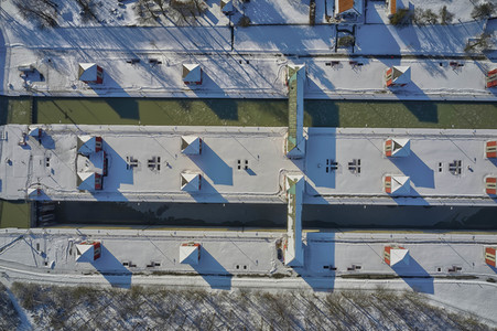 Eingestellter Schiffsverkehr auf dem Mittellandkanal in Hannover