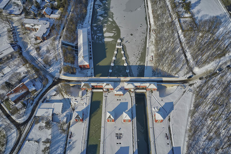 Eingestellter Schiffsverkehr auf dem Mittellandkanal in Hannover