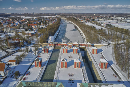 Eingestellter Schiffsverkehr auf dem Mittellandkanal in Hannover