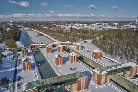 Eingestellter Schiffsverkehr auf dem Mittellandkanal in Hannover