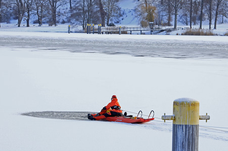 Feuerwehr-Übung Eisretten in Potsdam
