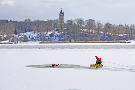 Feuerwehr-Übung Eisretten in Potsdam