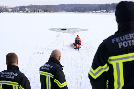 Feuerwehr-Übung Eisretten in Potsdam