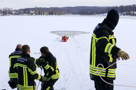 Feuerwehr-Übung Eisretten in Potsdam