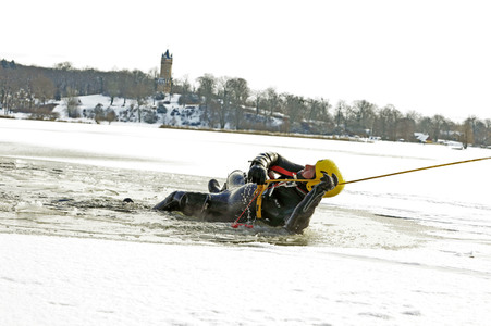 Feuerwehr-Übung Eisretten in Potsdam
