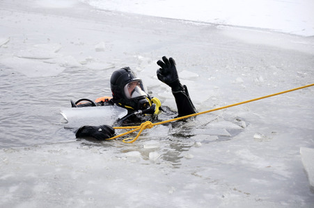 Feuerwehr-Übung Eisretten in Potsdam