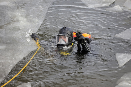 Feuerwehr-Übung Eisretten in Potsdam