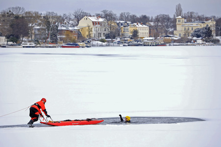 Feuerwehr-Übung Eisretten in Potsdam