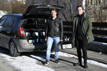 Valentinstagsaktion der Band Zwoa Bier in Ottobrunn