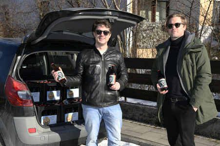 Valentinstagsaktion der Band Zwoa Bier in Ottobrunn