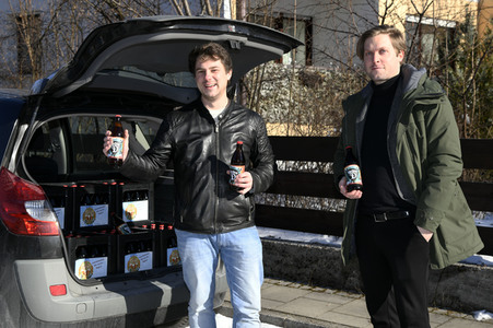 Valentinstagsaktion der Band Zwoa Bier in Ottobrunn