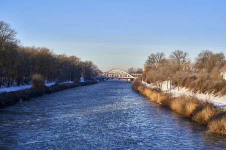 Eis auf dem Mittellandkanal in Hannover
