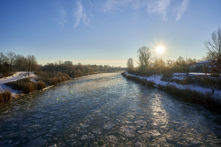 Eis auf dem Mittellandkanal in Hannover