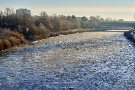 Eis auf dem Mittellandkanal in Hannover
