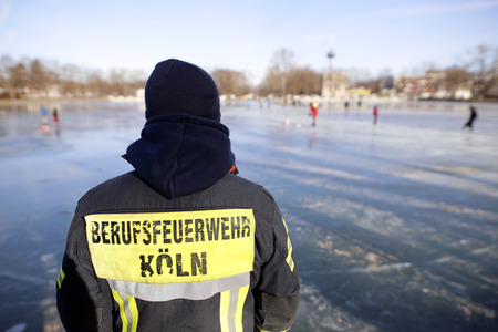 Feuerwehrübung Eisrettung in Köln