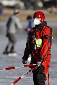 Feuerwehrübung Eisrettung in Köln