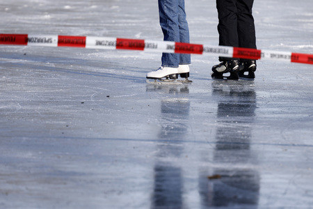 Feuerwehrübung Eisrettung in Köln