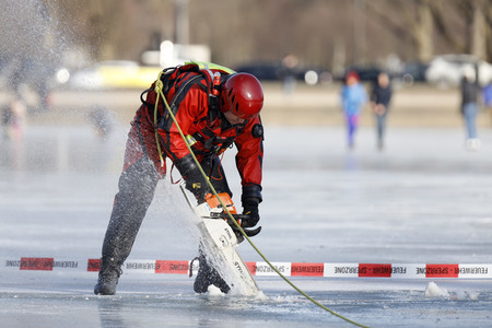 Feuerwehrübung Eisrettung in Köln