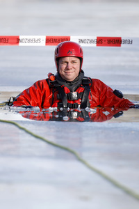 Feuerwehrübung Eisrettung in Köln