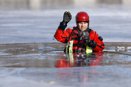 Feuerwehrübung Eisrettung in Köln