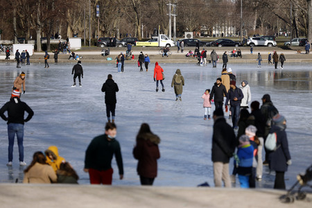 Feuerwehrübung Eisrettung in Köln