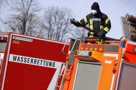 Feuerwehrübung Eisrettung in Köln