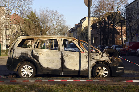 Ausgebranntes Auto in Berlin