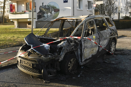 Ausgebranntes Auto in Berlin