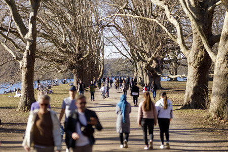 Symbolfoto Spazierengehen