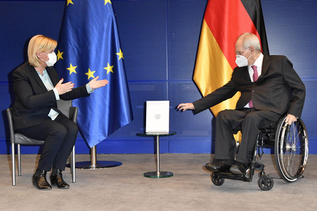 Übergabe des Jahresberichts der Wehrbeauftragten in Berlin