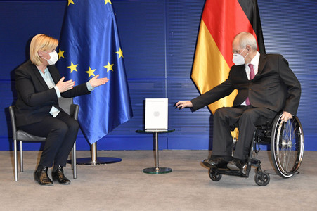 Übergabe des Jahresberichts der Wehrbeauftragten in Berlin