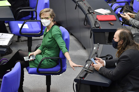 212. Sitzung des Deutschen Bundestages in Berlin