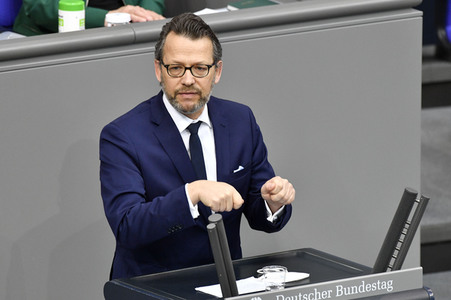 212. Sitzung des Deutschen Bundestages in Berlin